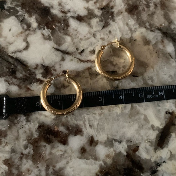 Vintage 14K Gold Hoop Earrings, 20mm, Stamped - Picture 7 of 7